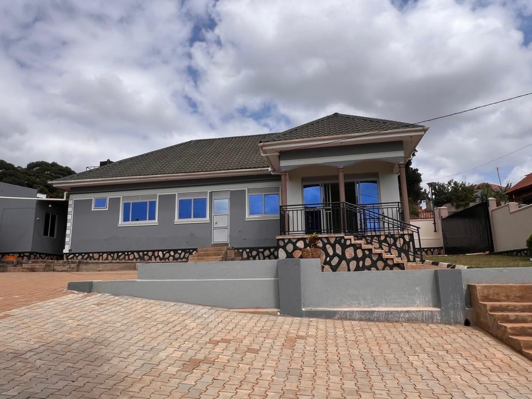 3 Bedroom house in Kitende